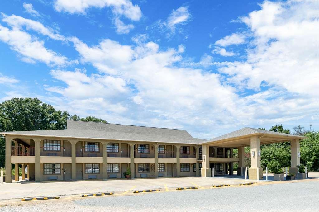 Best Western Delhi Inn Dış mekan fotoğraf